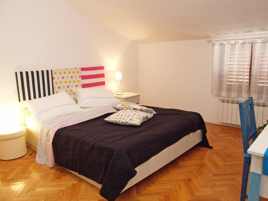 Family Friendly Apartments Pula Oda fotoğraf