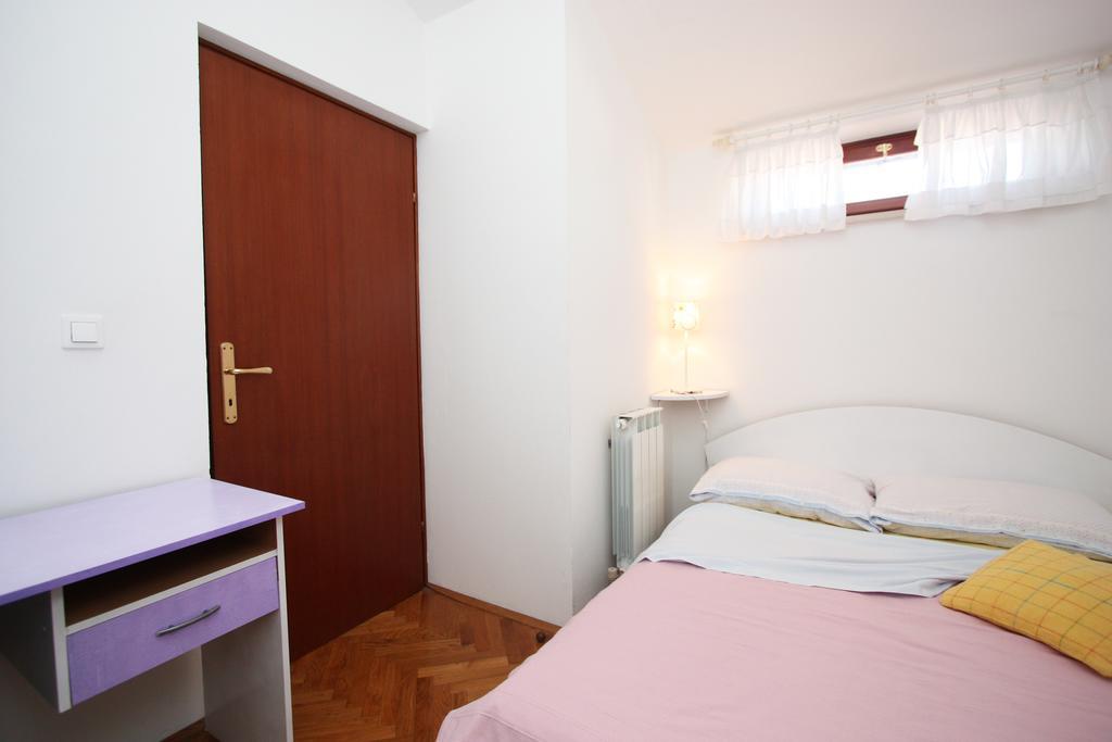 Family Friendly Apartments Pula Oda fotoğraf