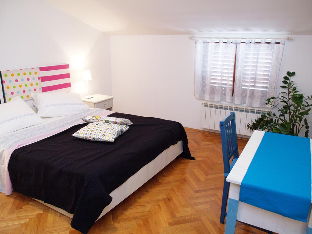 Family Friendly Apartments Pula Oda fotoğraf