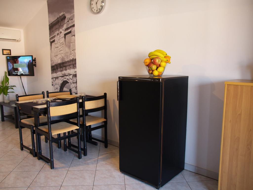 Family Friendly Apartments Pula Oda fotoğraf