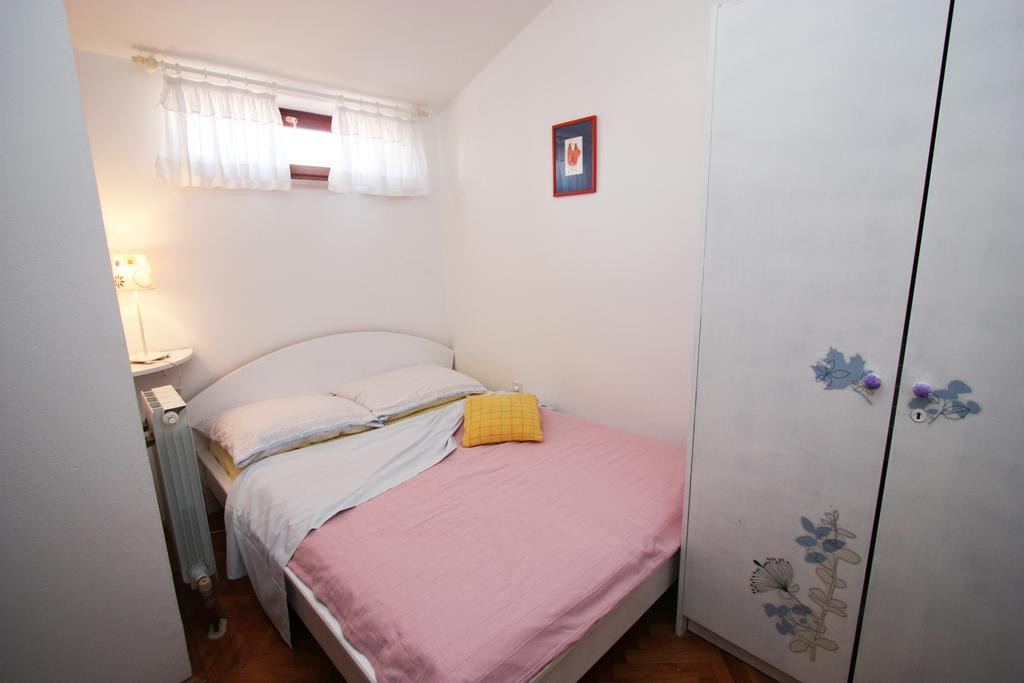 Family Friendly Apartments Pula Oda fotoğraf
