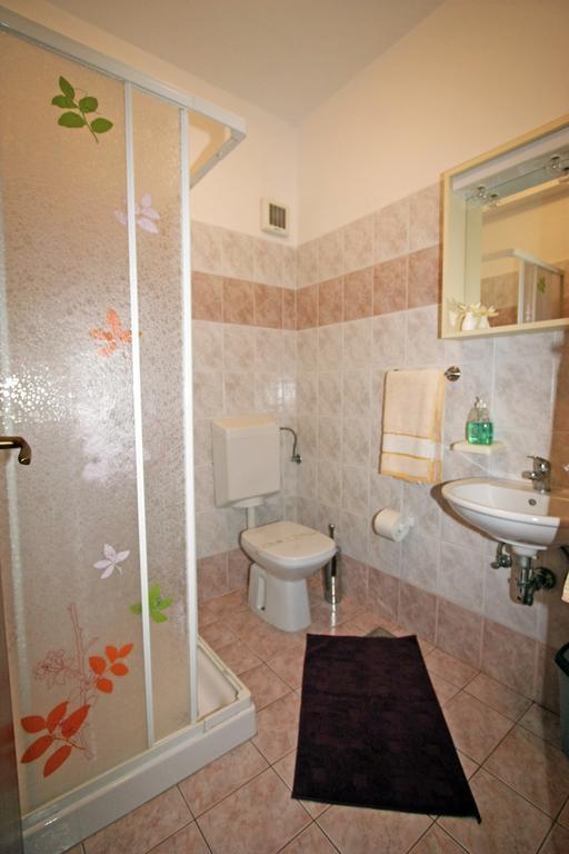 Family Friendly Apartments Pula Oda fotoğraf